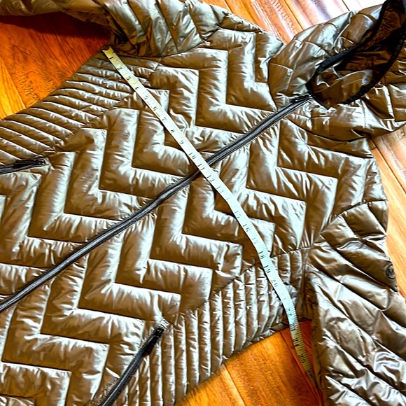 Michael Kors Down Filled light Weight Coat - Picture 9 of 9